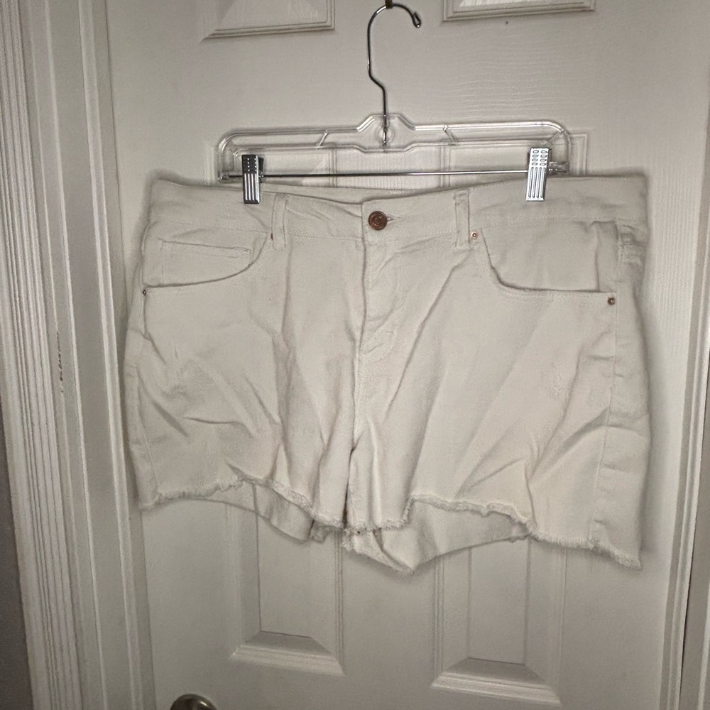 Time and Tru Women's Off-White Jean Shorts